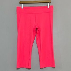 UNDER ARMOUR || Woman’s Hot pink Capris size large